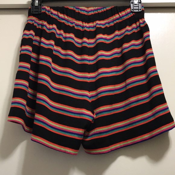 3 piece combo Pants, Shorts, Crop Top - Picture 11 of 13